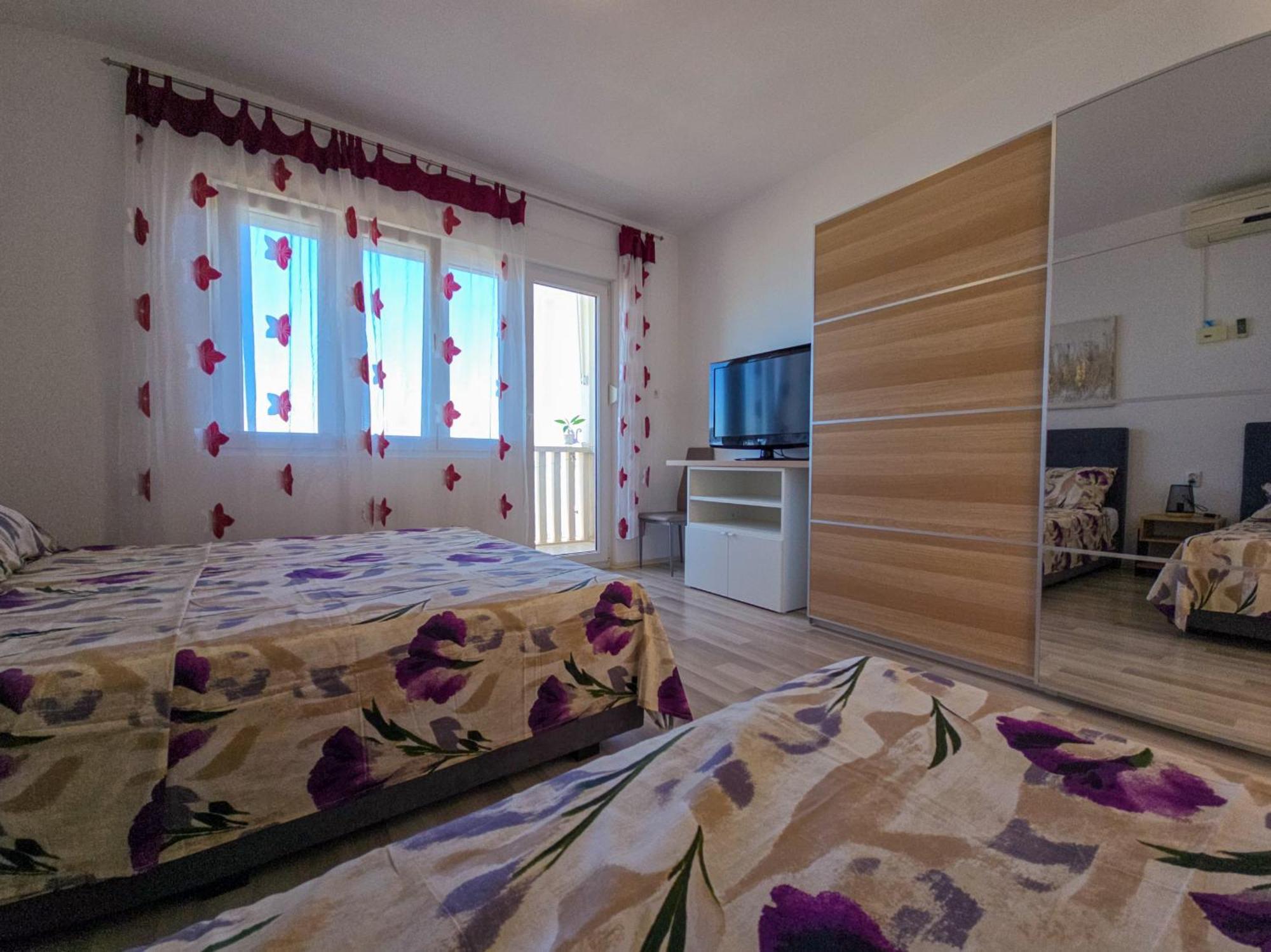 Apartments Neda أوميس المظهر الخارجي الصورة