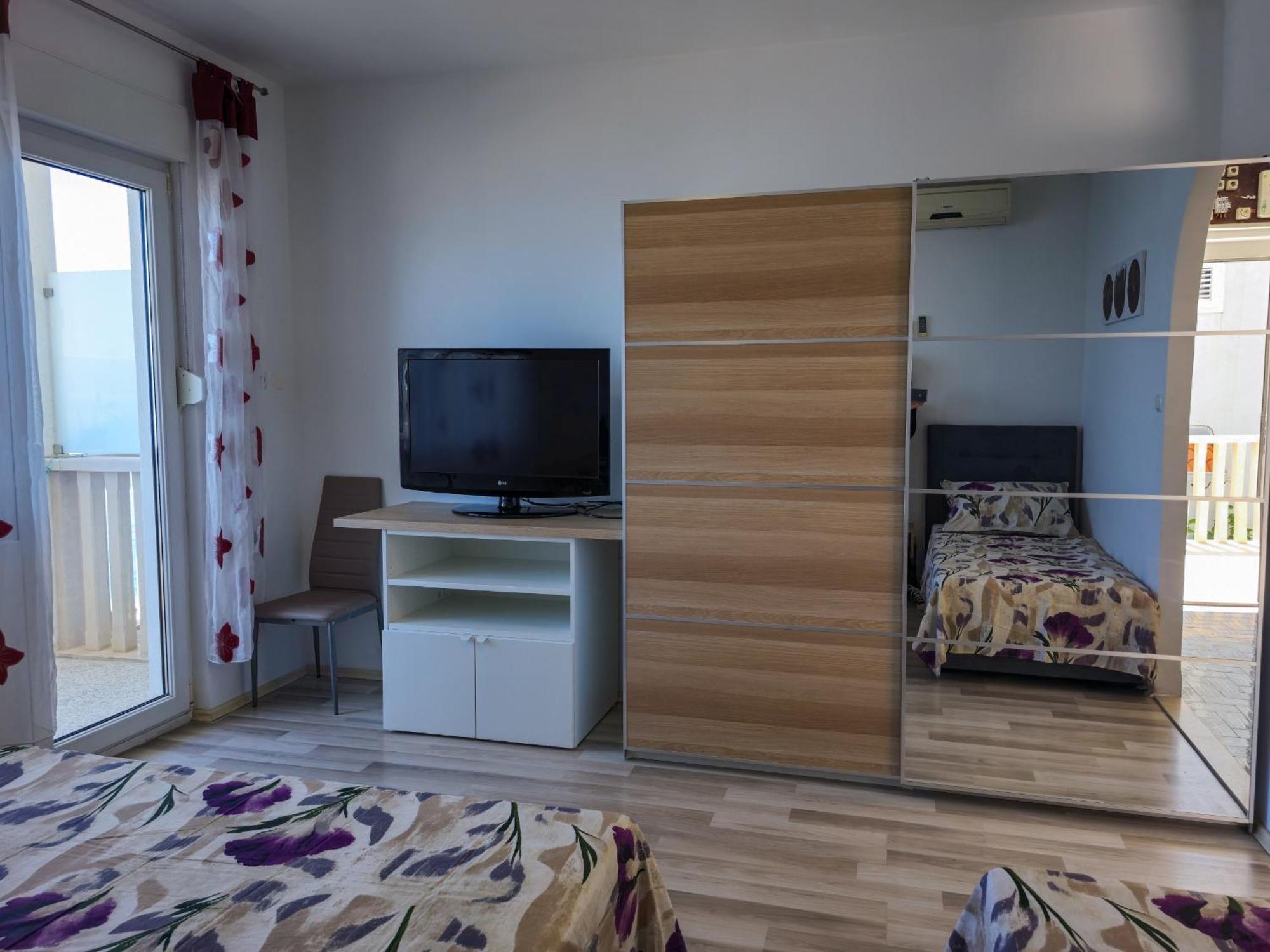 Apartments Neda أوميس الغرفة الصورة