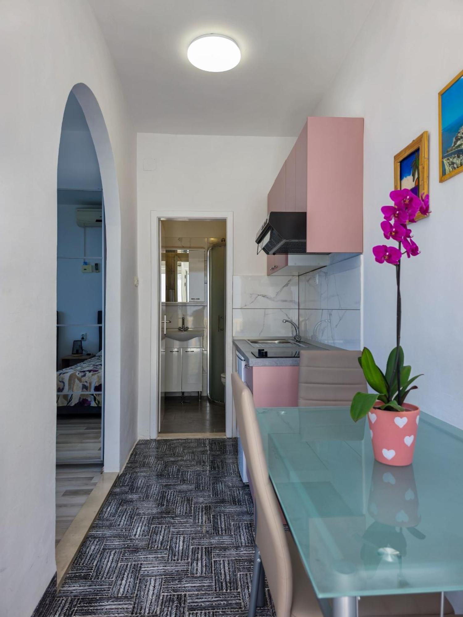 Apartments Neda أوميس الغرفة الصورة